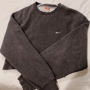 Vintage Nike cropped sweatshirt